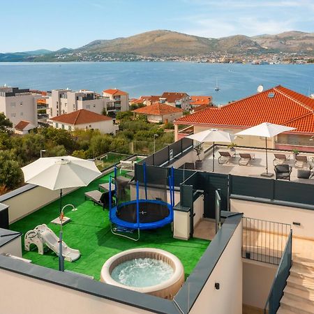 Apartment Alegria In Okrug With Heated Pool, Sea View, Jacuzzi, Wifi Трогир Экстерьер фото