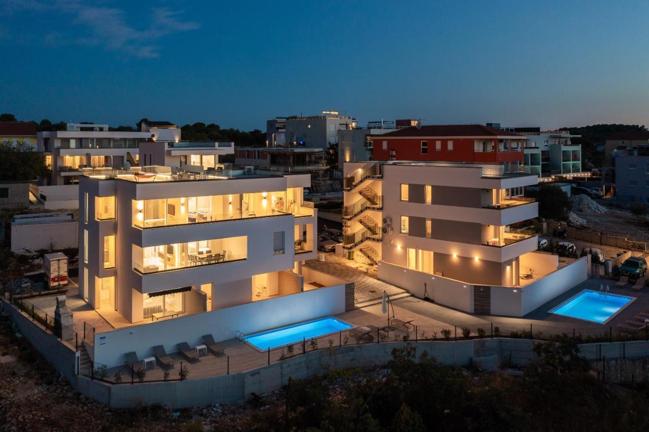 Apartment Alegria In Okrug With Heated Pool, Sea View, Jacuzzi, Wifi Трогир Экстерьер фото