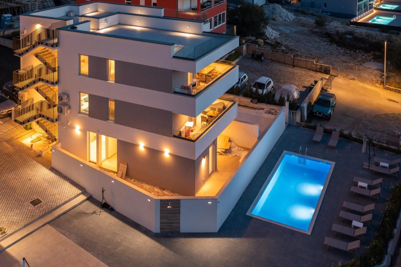 Apartment Alegria In Okrug With Heated Pool, Sea View, Jacuzzi, Wifi Трогир Экстерьер фото