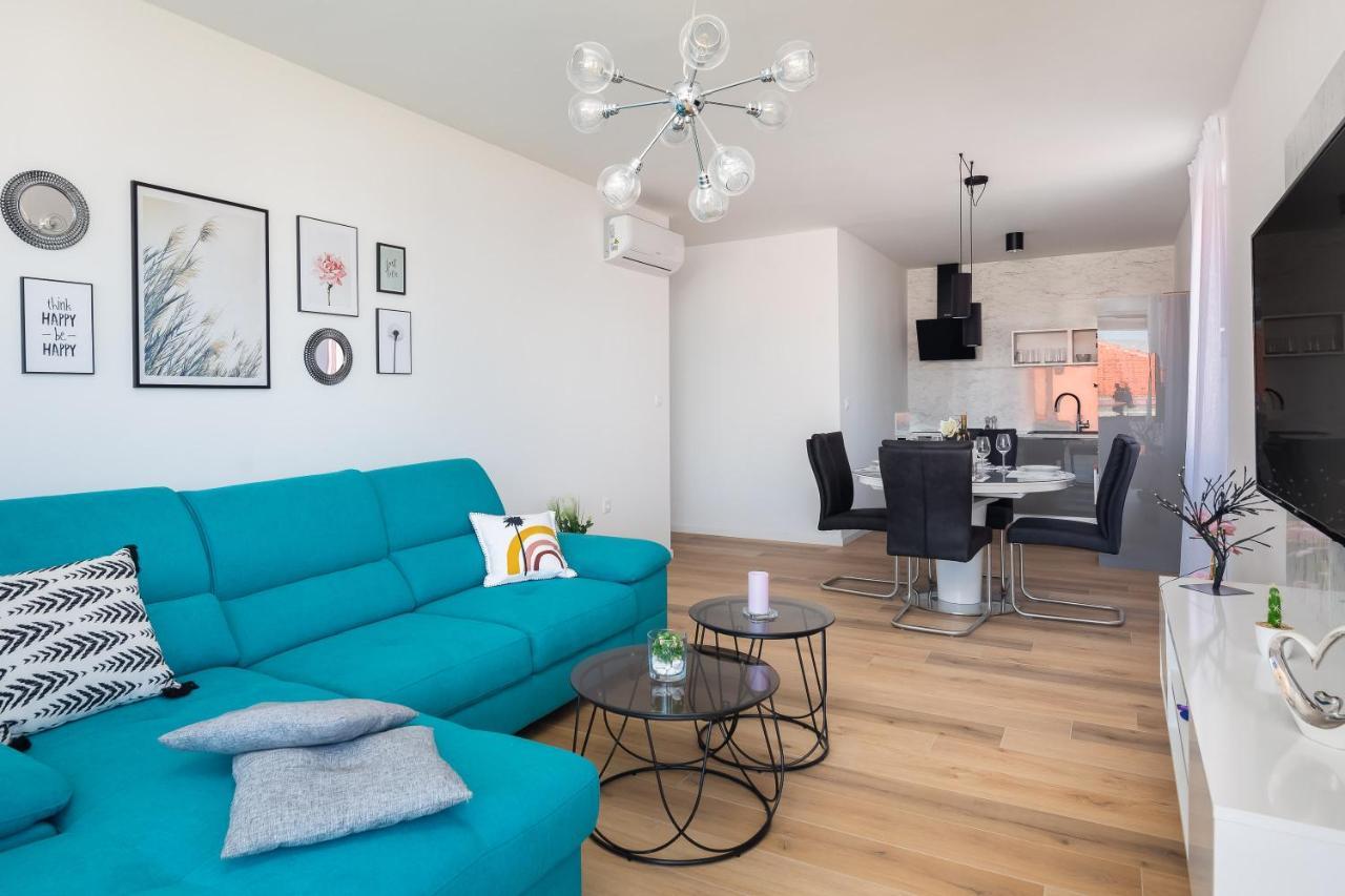 Apartment Alegria In Okrug With Heated Pool, Sea View, Jacuzzi, Wifi Трогир Экстерьер фото