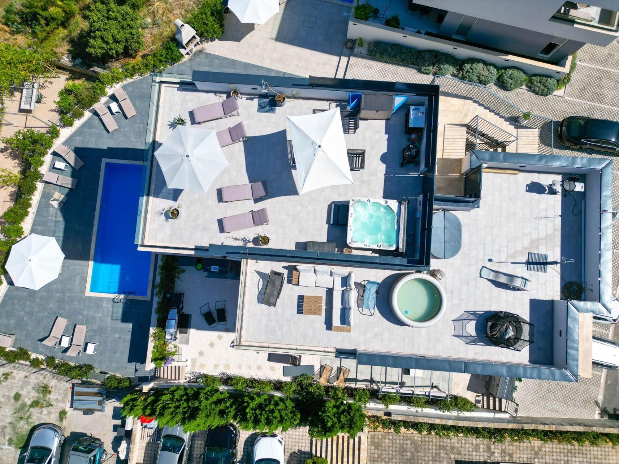 Apartment Alegria In Okrug With Heated Pool, Sea View, Jacuzzi, Wifi Трогир Экстерьер фото
